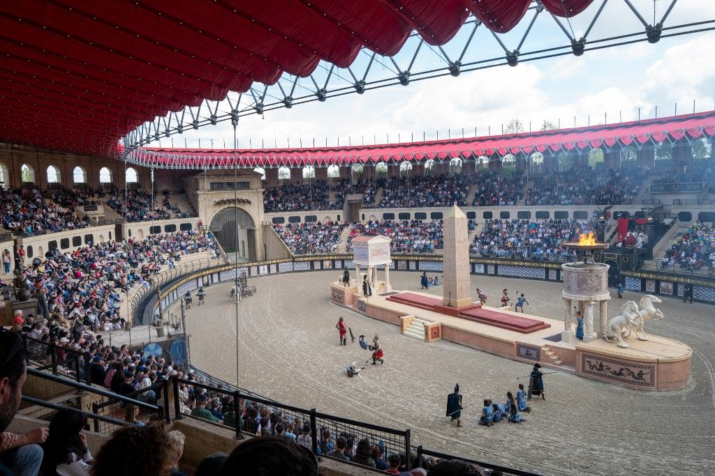 Puy du Fou : Une enquête révèle des liens politiques flous avec la Russie