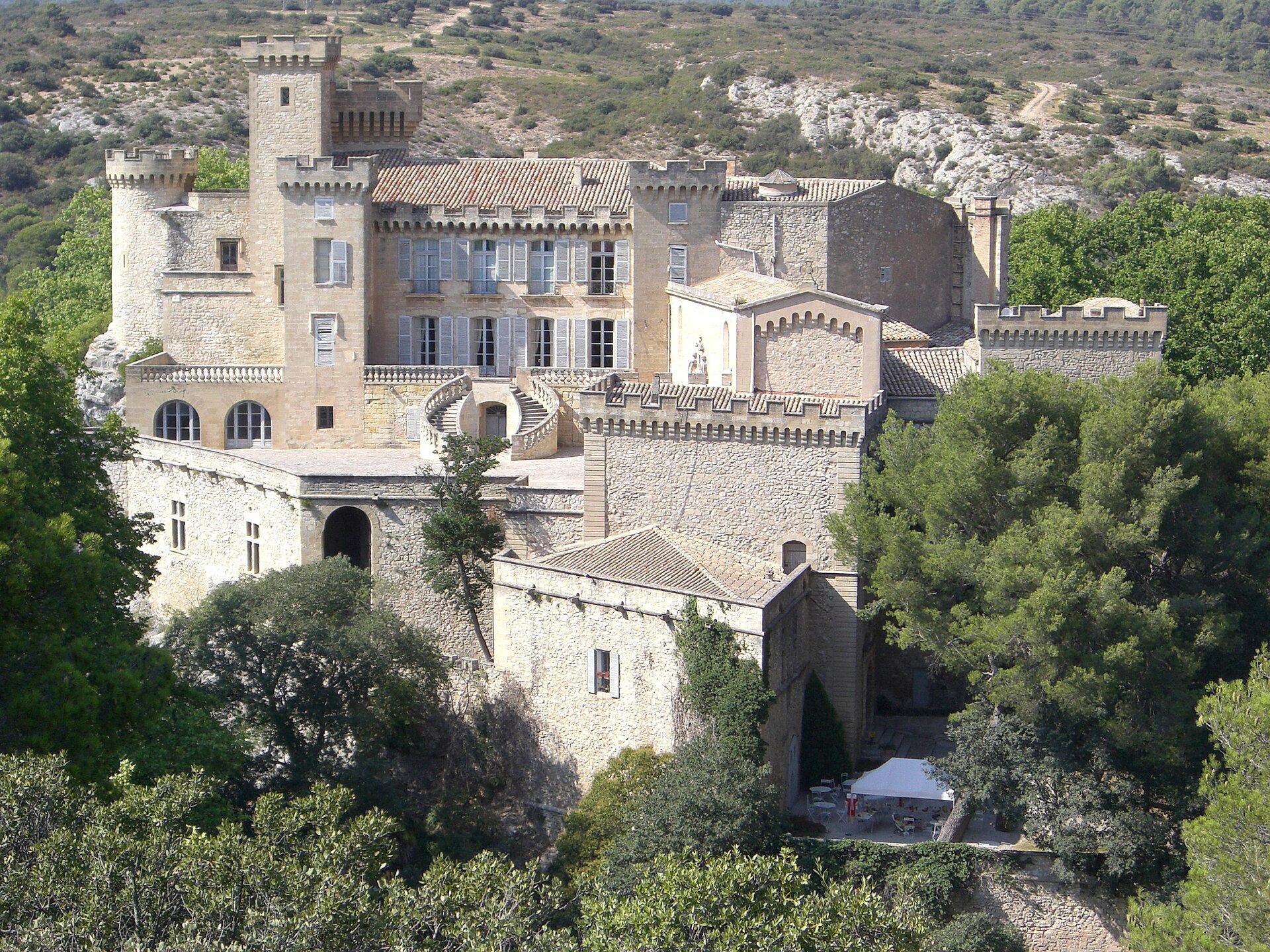 Rocher Mistral : Le parc de La Barben au cœur d'une polémique